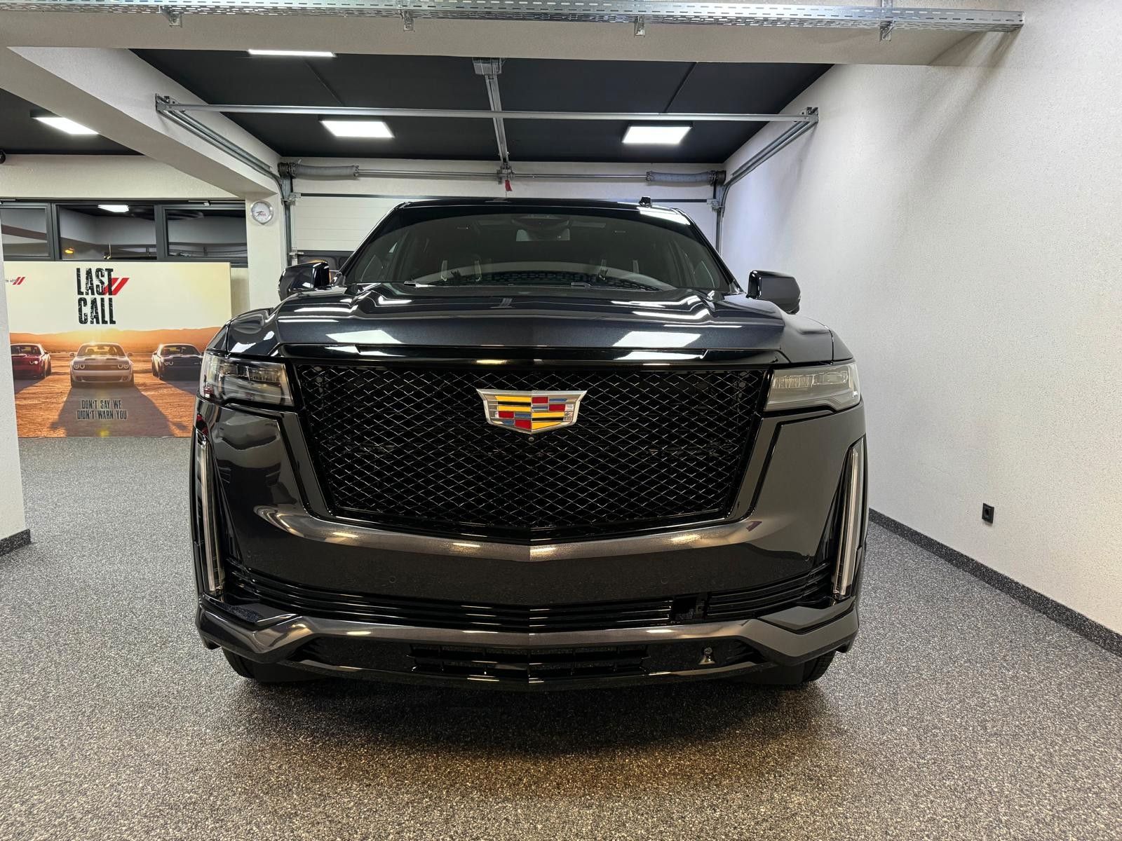 Fahrzeugabbildung Cadillac ESCALADE SPORT-PLATINUM 6.2 V8 -NIGHT VISiON 3 J