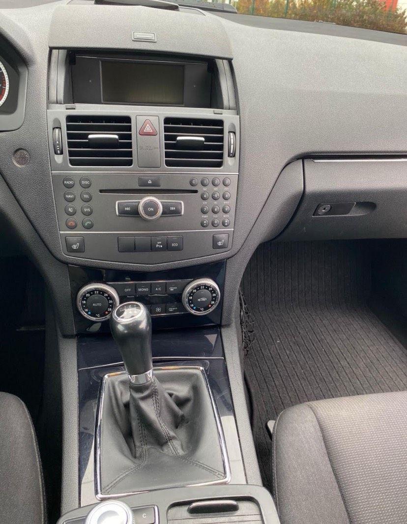 Mercedes-Benz C180 2010 — photo 9