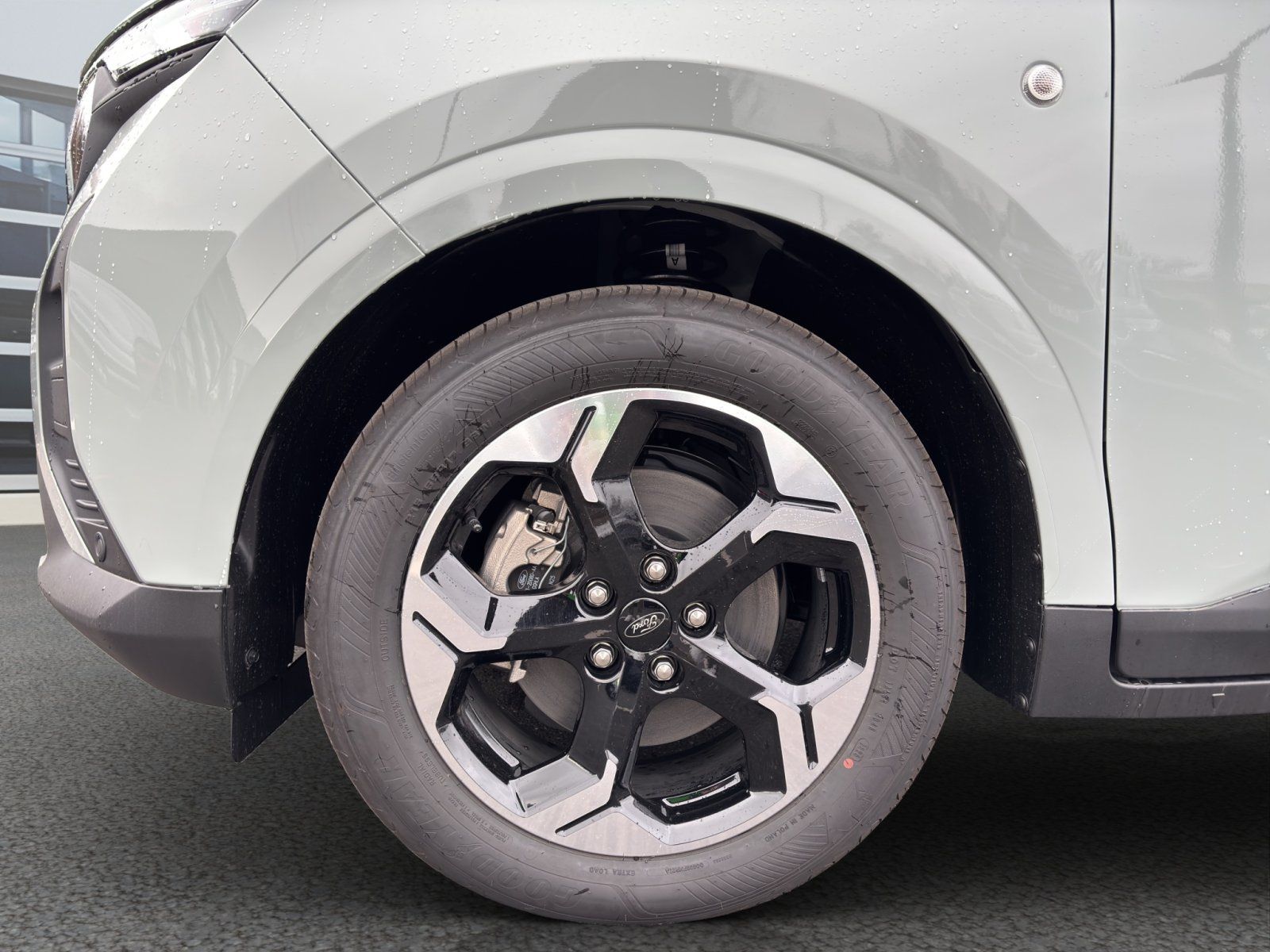 Fahrzeugabbildung Ford Tourneo Courier eMotor BEV Titanium