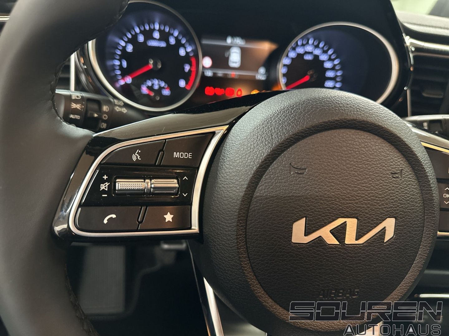 Fahrzeugabbildung Kia Ceed 1.5 T-GDI Ultimate Edition STYLE JBL + SITZ