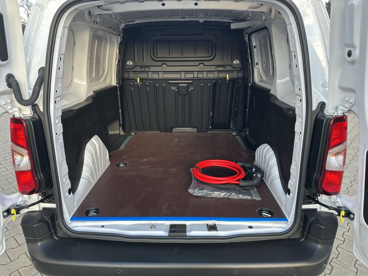Fahrzeugabbildung Citroën ë-Berlingo L1+ 100 kW