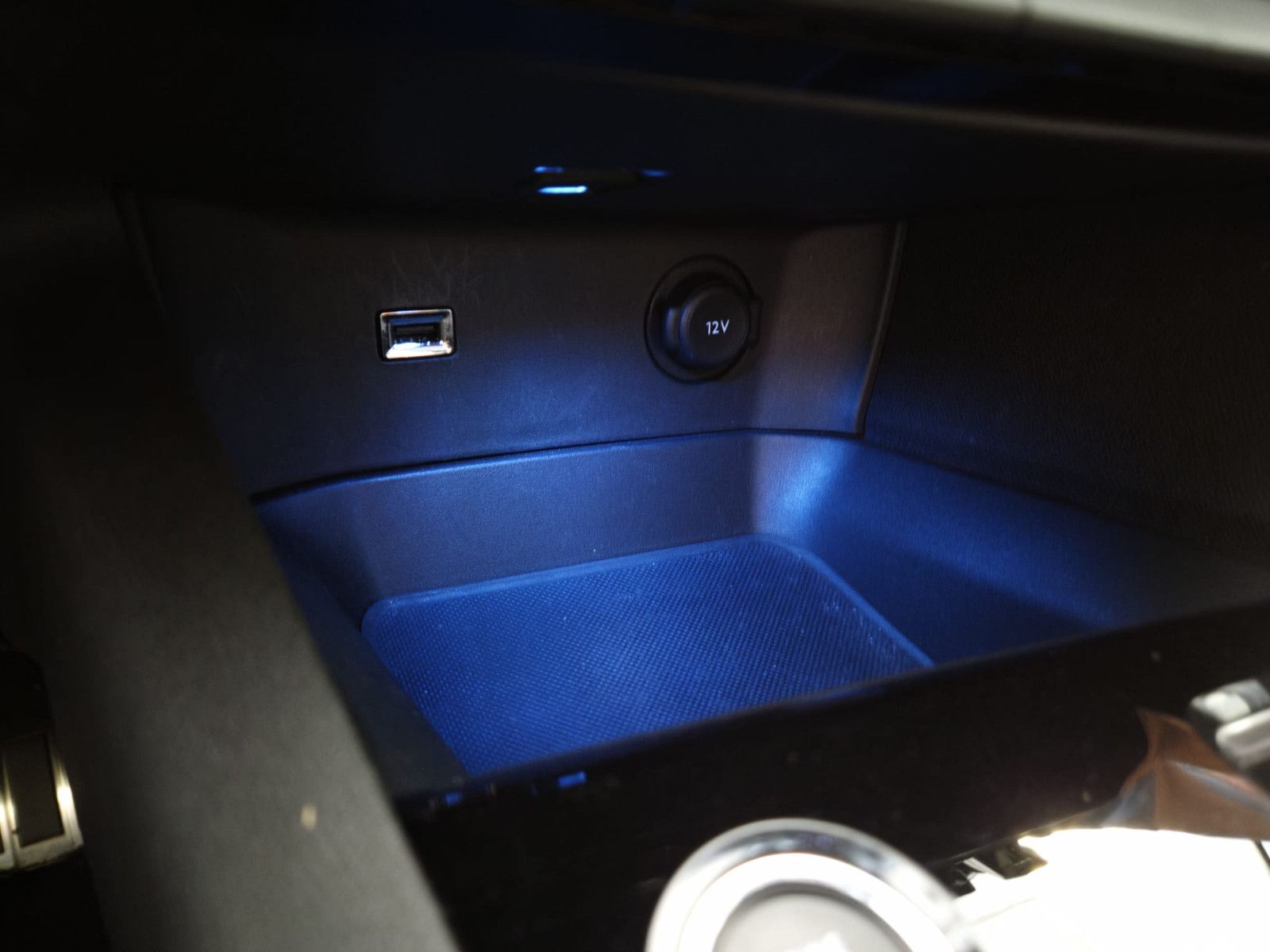 Fahrzeugabbildung Peugeot 3008 Hybrid 225 Roadtrip / LED/KAMERA/GARANTIE