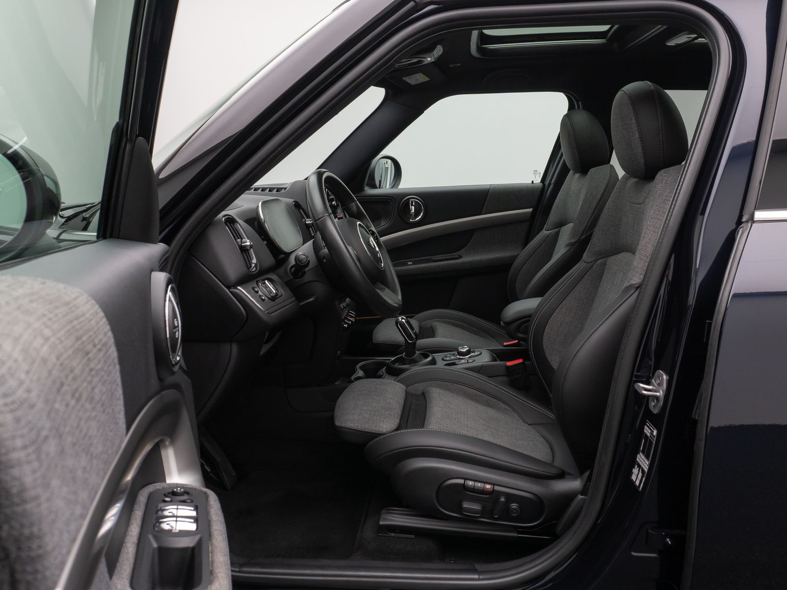 Fahrzeugabbildung MINI Cooper Countryman HUD Panorama Kamera Sportsitze