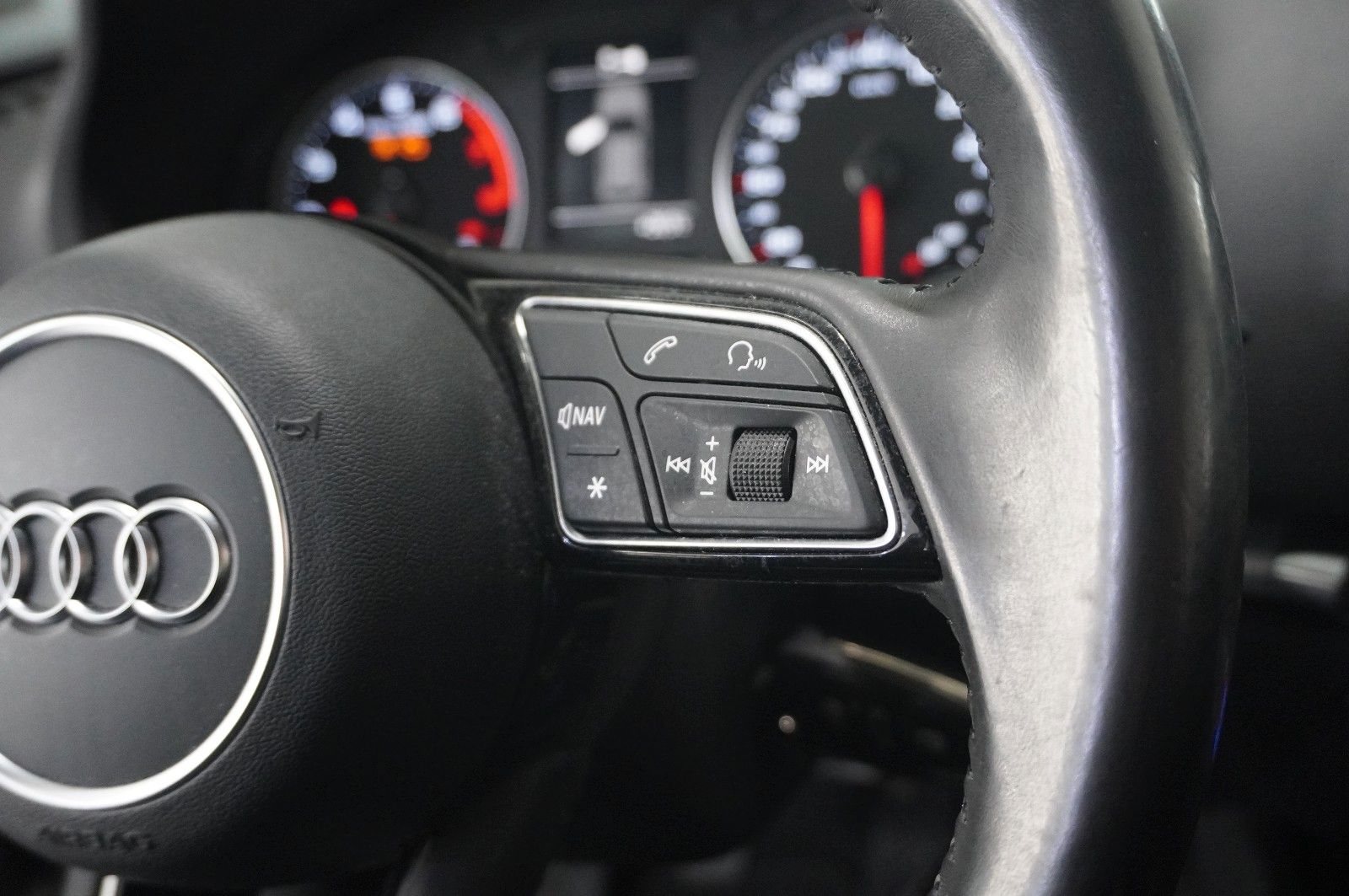 Fahrzeugabbildung Audi A3 Sportback 1.4 TFSI SPORT NAVI/SH/BI-XENON/PDC