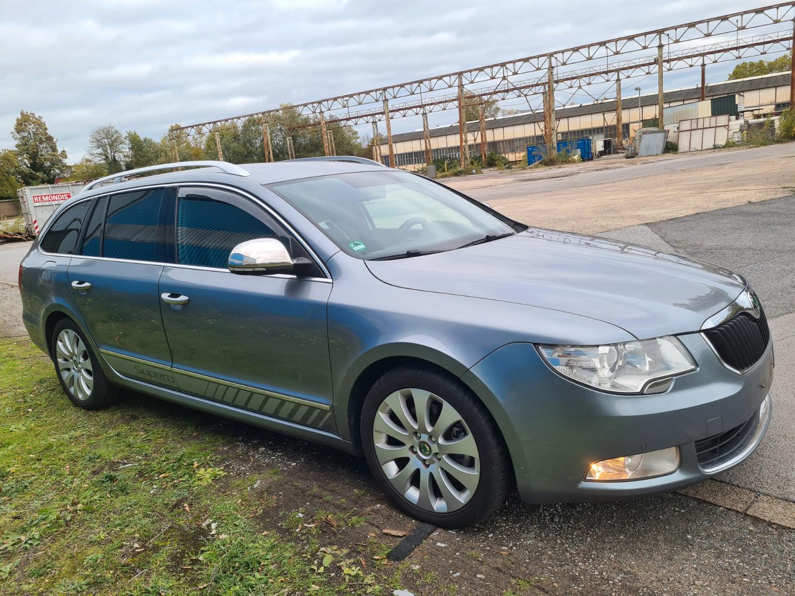 Skoda Superb 2010 — вигляд ззаду