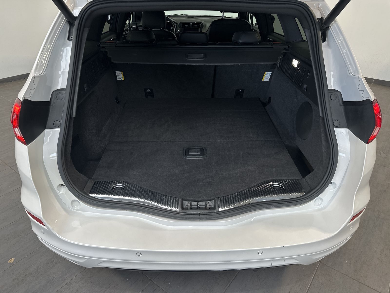 Fahrzeugabbildung Ford Mondeo Turnier 2.0 EB Aut. ST-Line NAV+LED+VCOCK