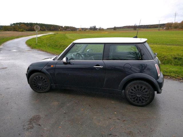 MINI Cooper schwarz TÜV 6/26