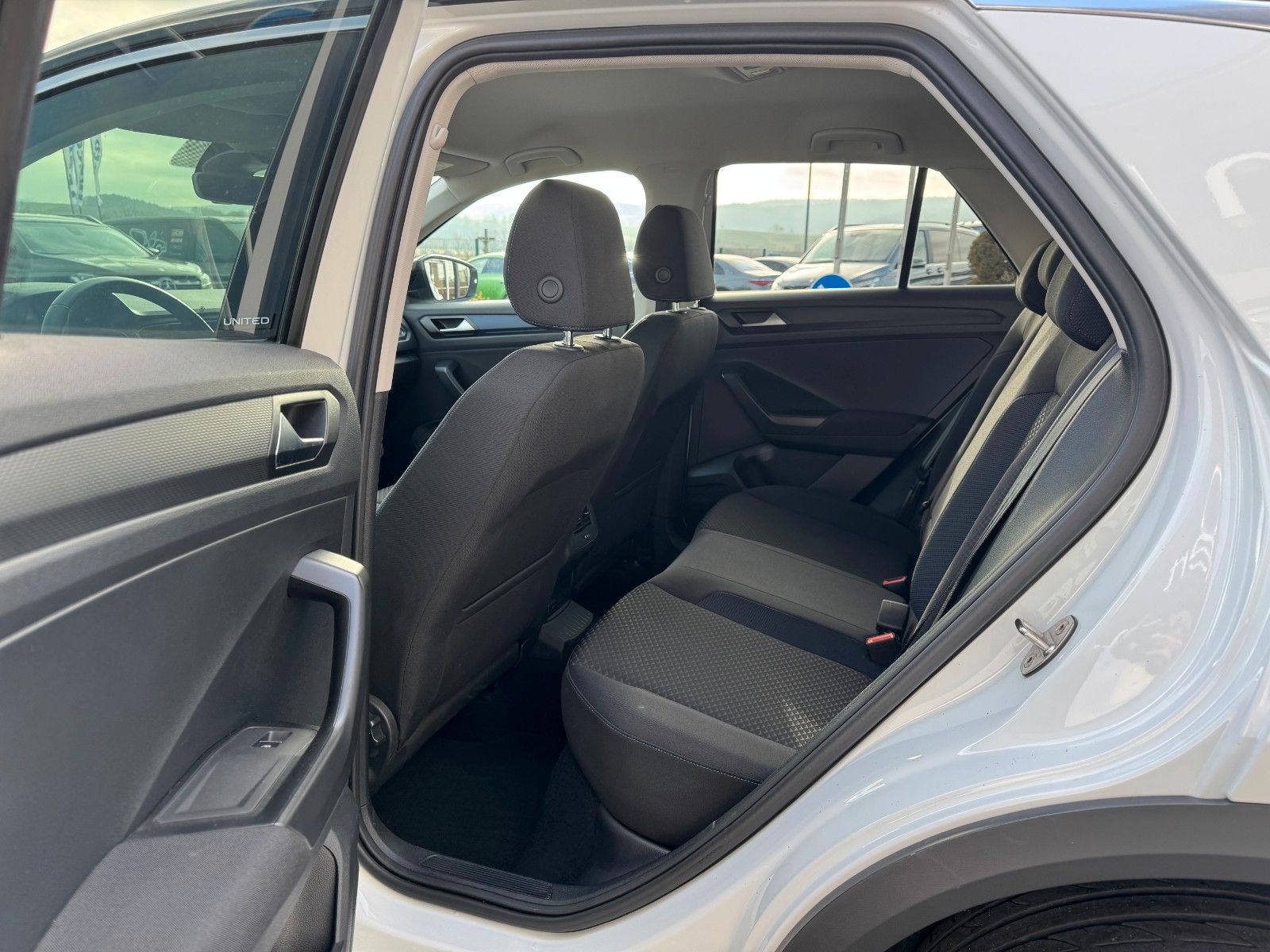 Fahrzeugabbildung Volkswagen T-Roc Style+RLine+AHK+ACC+LED+MirrowLink