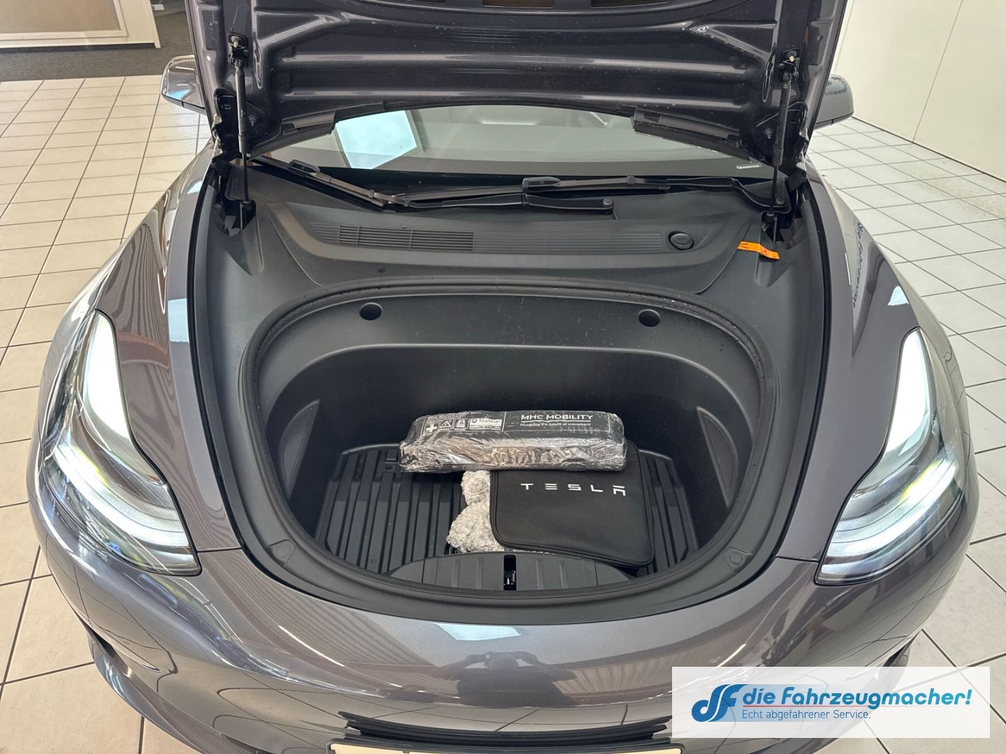 Fahrzeugabbildung Tesla Model 3 RWD Soundsystem ACC El. Heckklappe WLAN