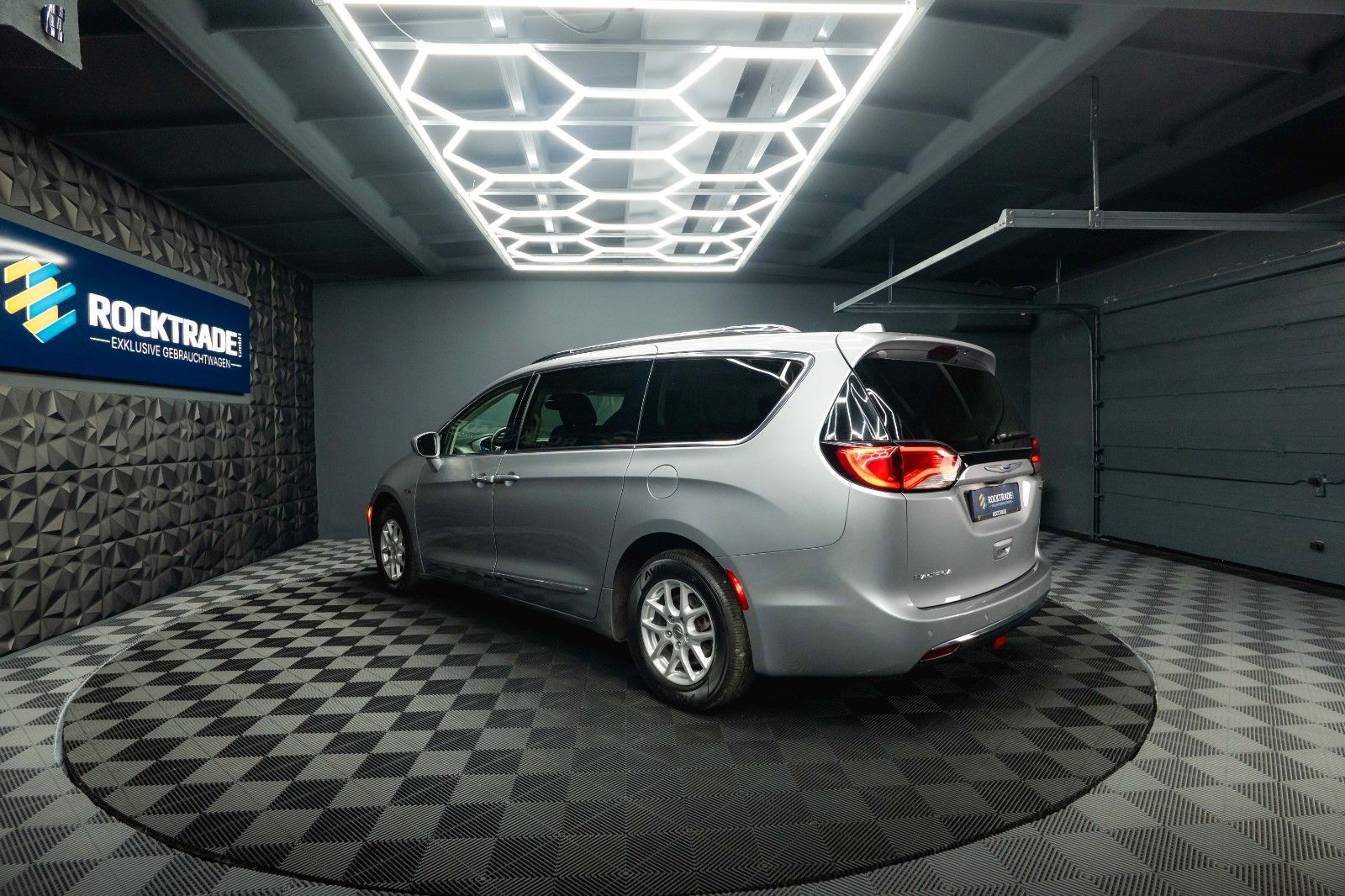 Fahrzeugabbildung Chrysler Pacifica 3.6 V6 Touring L *7 Sitze*LED*Kamera*