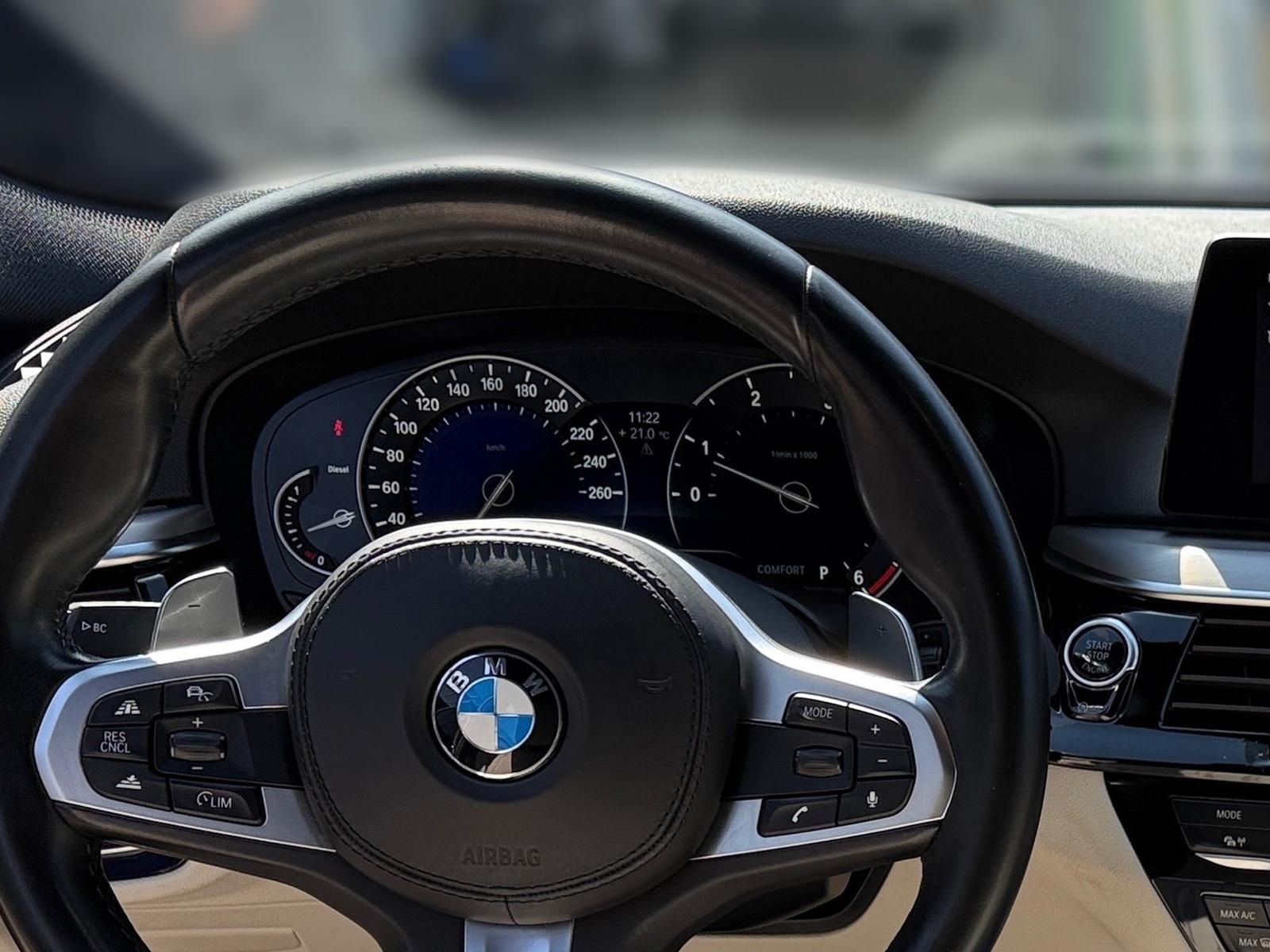 BMW 520d M SPORTPAKET+PANORAMA+AHK+MASSAGE+NIGHT VIS