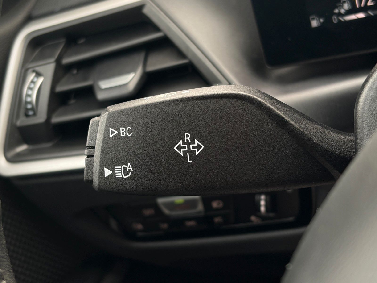 Fahrzeugabbildung BMW 330e Touring ACC HuD HiFi CAM 3Z-Klima CarPlay