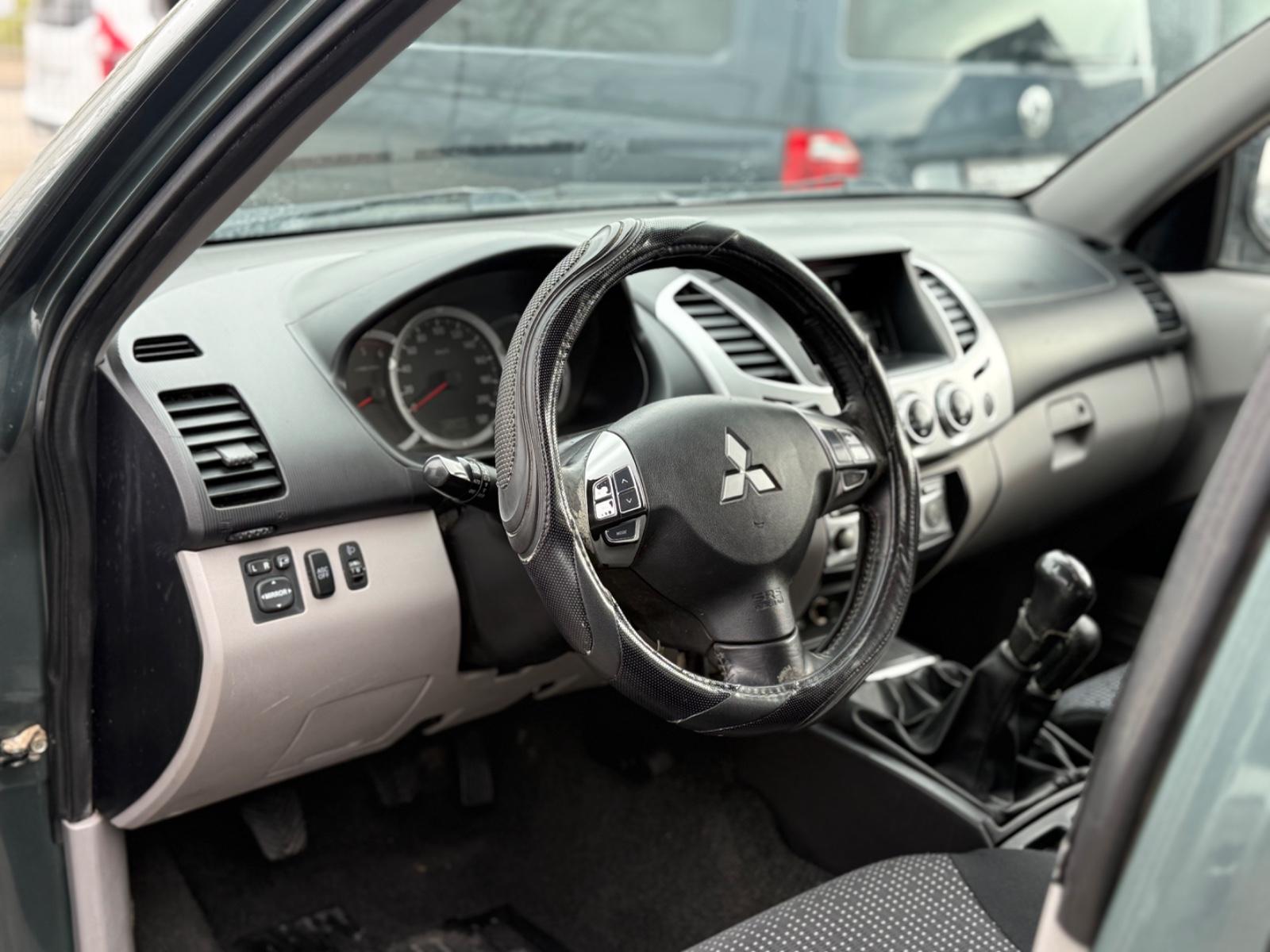 Mitsubishi L200 Intense 2.5 Doppelkabine 4WD /KLIMA/4x4/