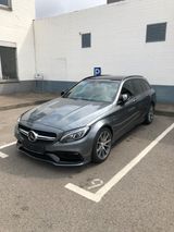 Mercedes-Benz DESIGNO/NIGHT/CARBON/PANO/BURMESTER/HEADUP/IWC - Mercedes-Benz C 63 AMG in Düsseldorf