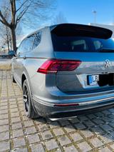 Volkswagen Tiguan Allspace 2.0 TDI SCR DSG R-Line Panorama - VW Tiguan Allspace Gebrauchtwagen in Stuttgart