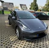 Tesla Model Y Long Range AWD in grau I EZ 09/22  - Tesla Model Y in Köln