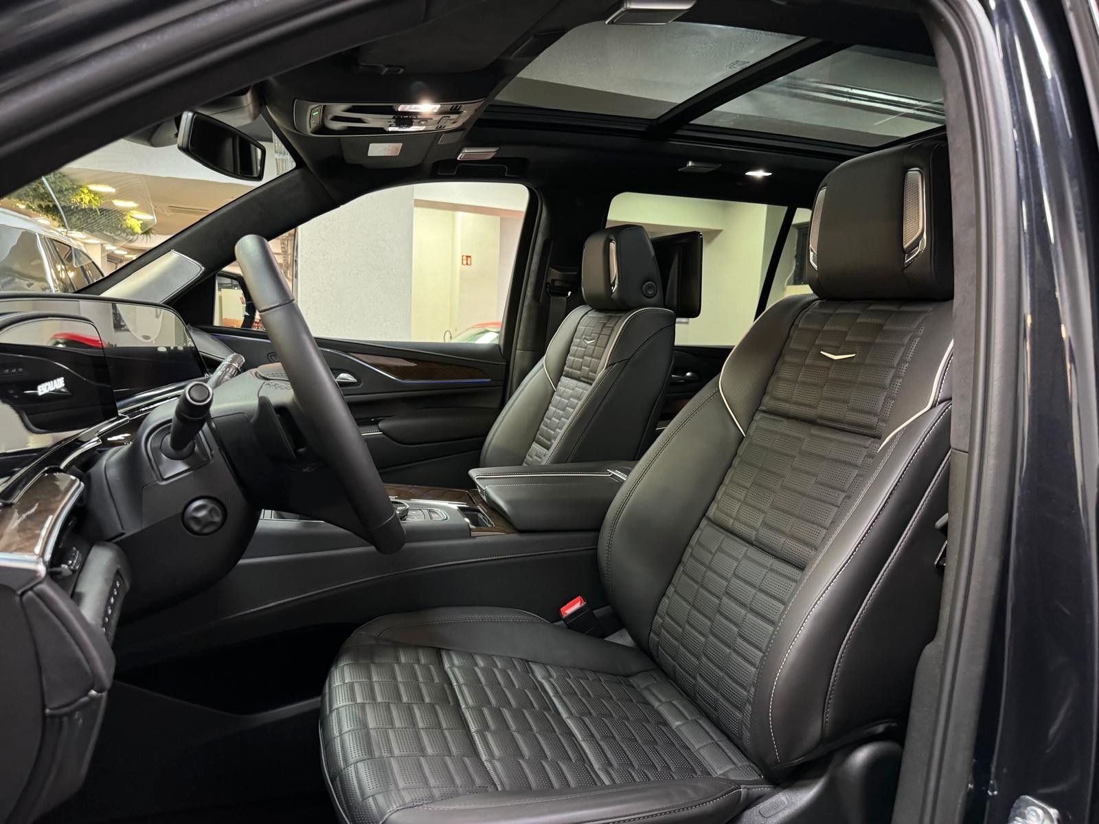 Fahrzeugabbildung Cadillac ESCALADE SPORT-PLATINUM 6.2 V8 -NIGHT VISiON 3 J