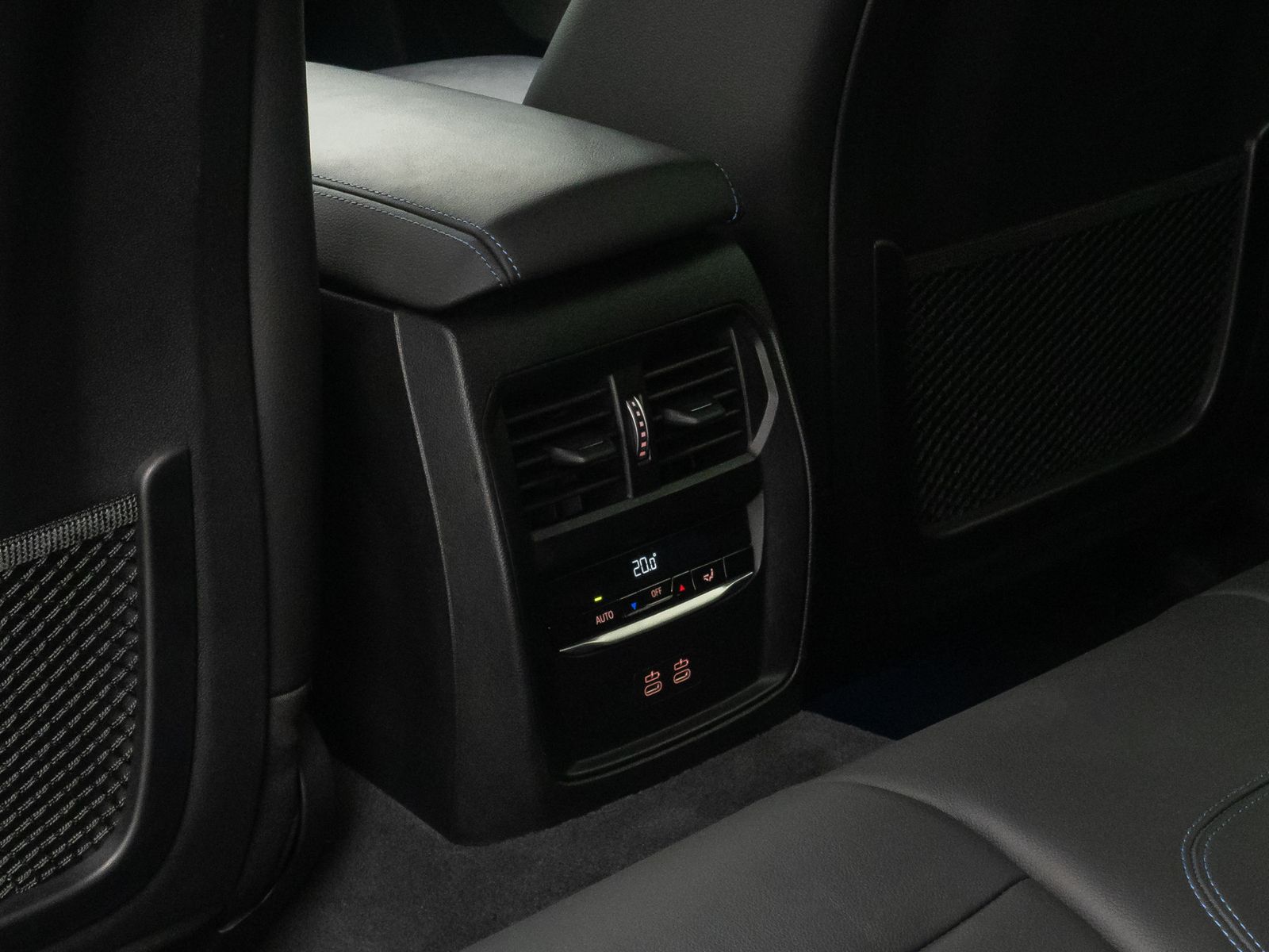 Fahrzeugabbildung BMW 330e xD M Sport DAB Laser AHK HUD Kamera Alarm