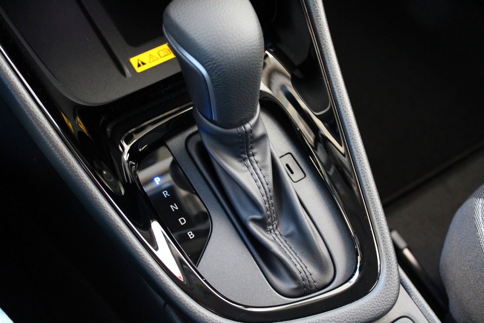 Fahrzeugabbildung Toyota Yaris 1.5 Hybrid Team D + Comf.- + Safety-Paket
