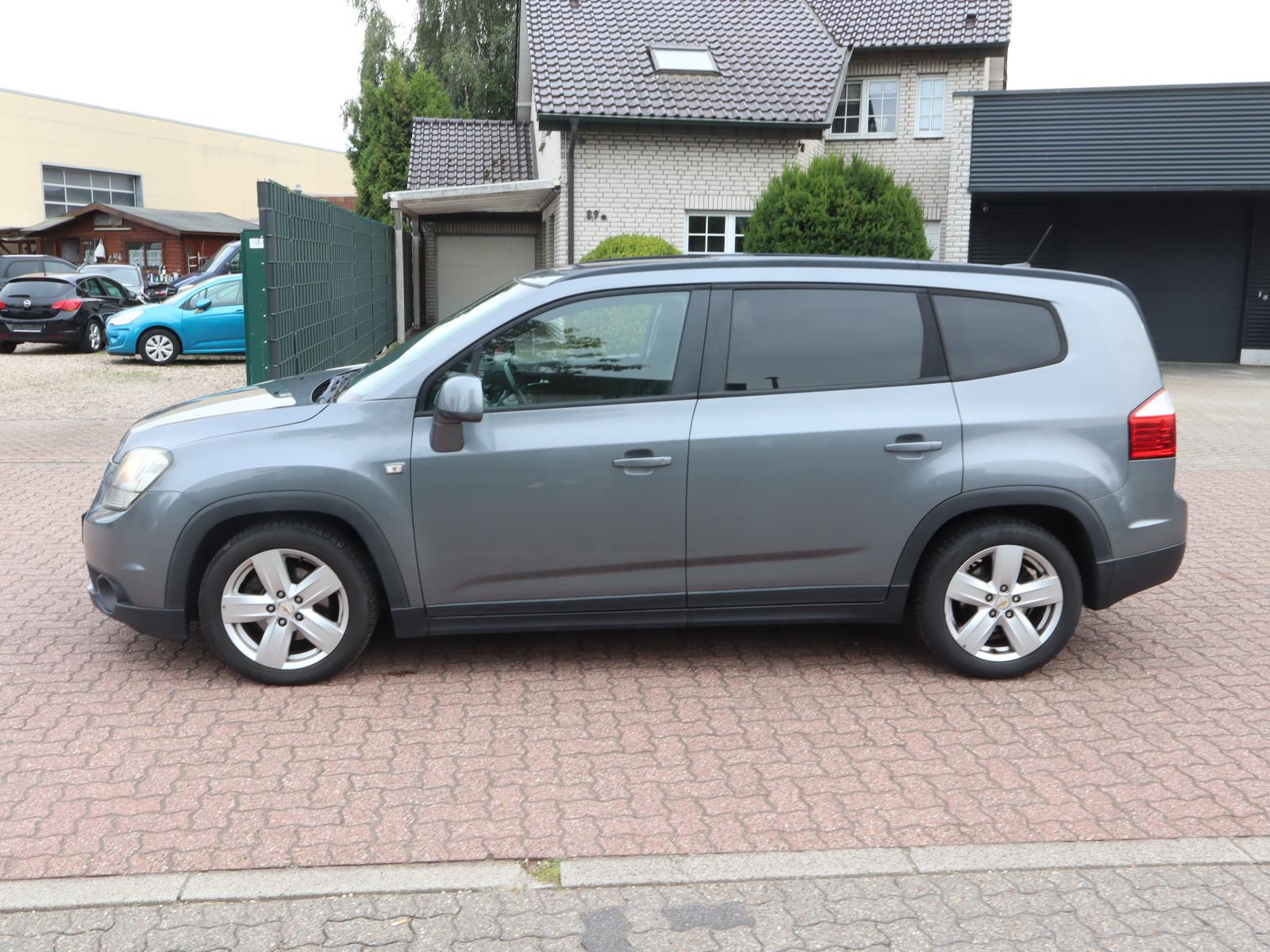 Chevrolet Orlando 2013 — rear view