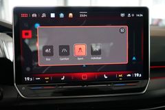 VW Golf 2.0 TDI DSG R-Line | Pano | HuD | FACELIFT VW Golf 2.0 TDI DSG R-Line | Pano | HuD | FACELIFT