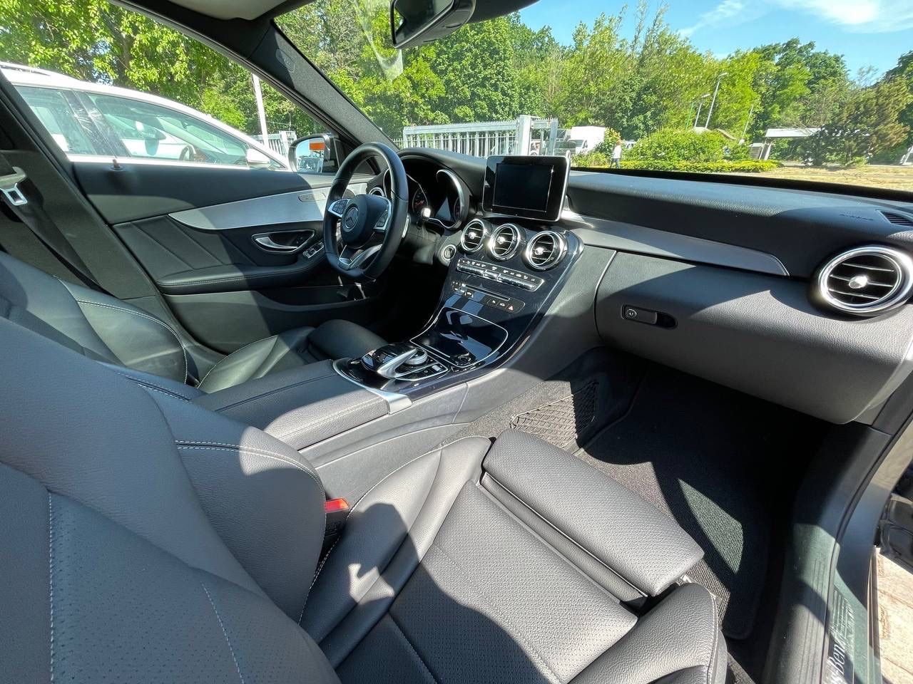 Fahrzeugabbildung Mercedes-Benz C 250 CGI T AMG*Panorama*Totwinkel*AHK*Kamera*