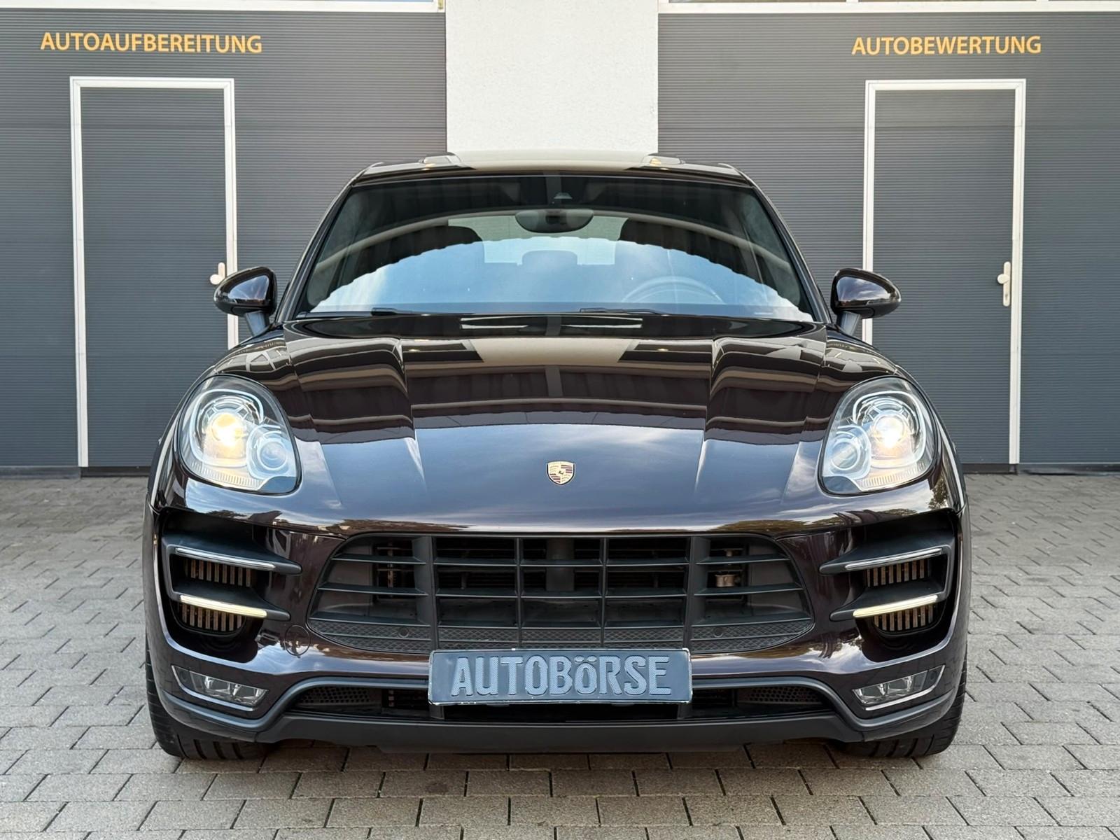 PORSCHE MACAN TURBO