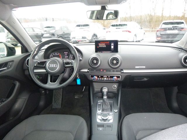 Fahrzeugabbildung Audi A3 Sportback 35 TFSI >AUT/NAV/Sitzheiz/Einparkh<
