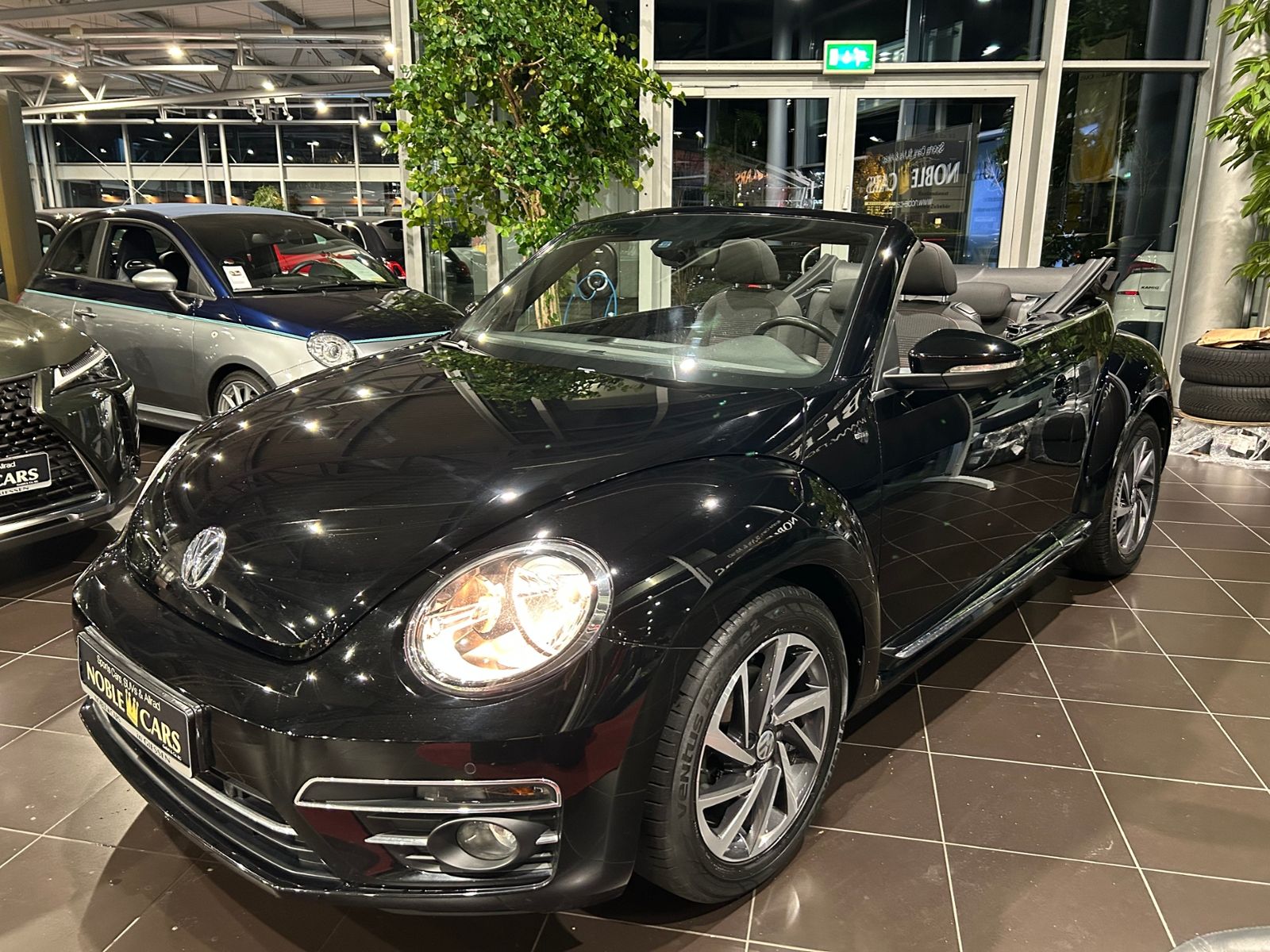 Fahrzeugabbildung Volkswagen Beetle Cabriolet Design BMT NAVI LEDER