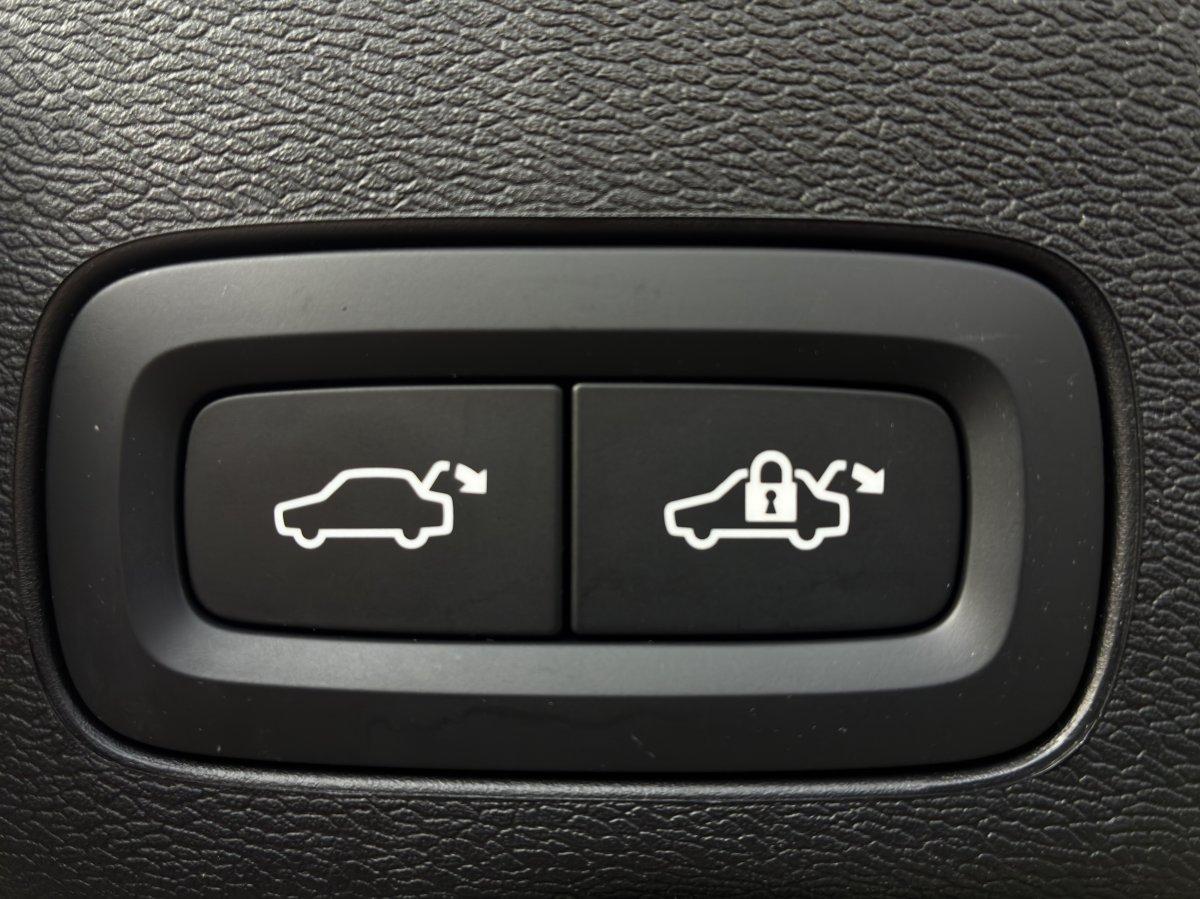 Volvo XC60 B5 Plus Black Edition AWD HUD PANO NAVI