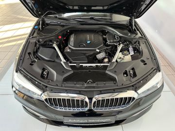 Fahrzeugabbildung BMW 520d Alarm ParkAssist Kamera LED LiveCockpitPlus