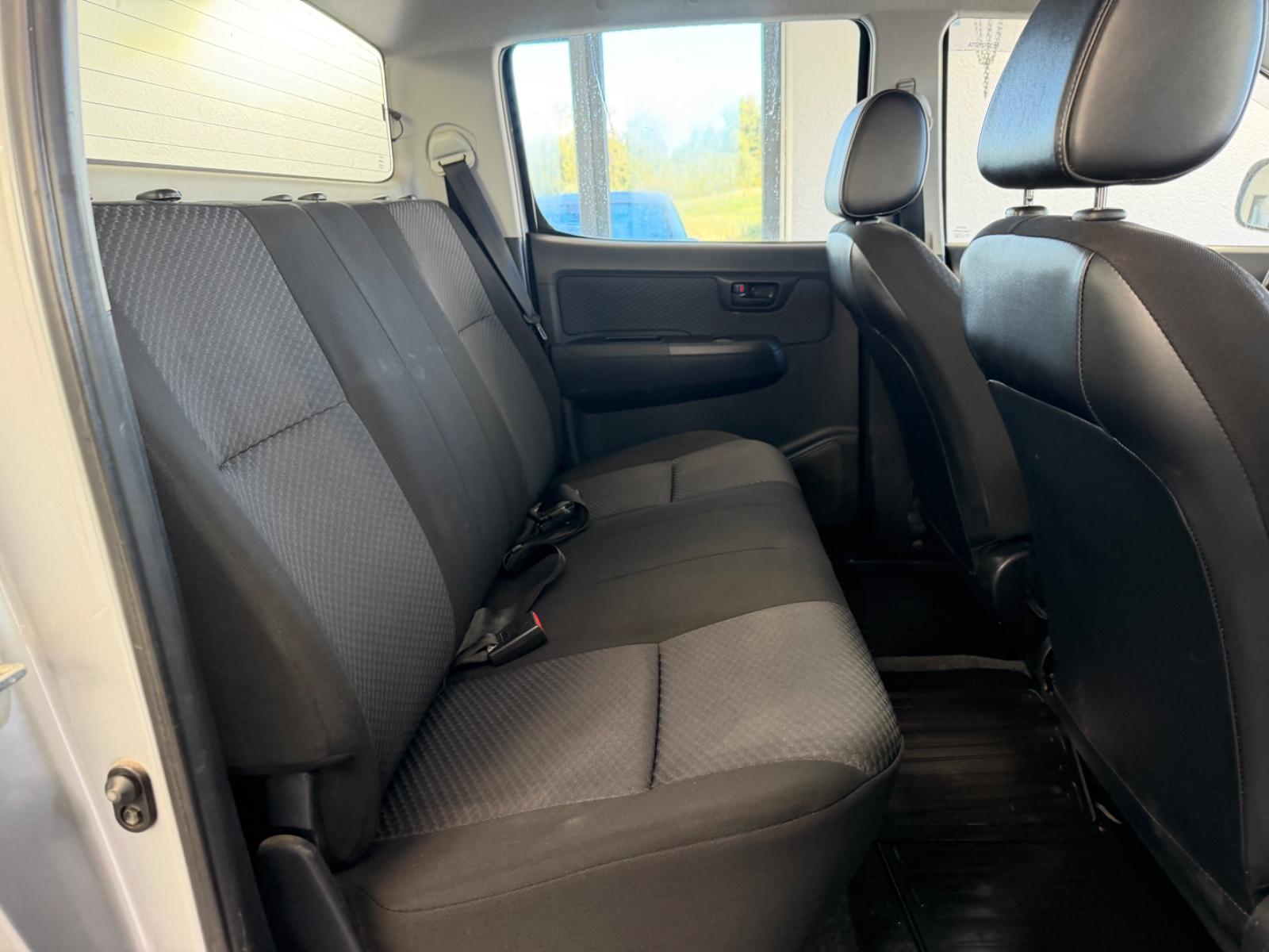 Toyota Hilux Double Cabine 2.5 D-4D | 144 ch | BVM | Feux diurnes LED | Vitres surteintées | Blocage de différentiel arrière