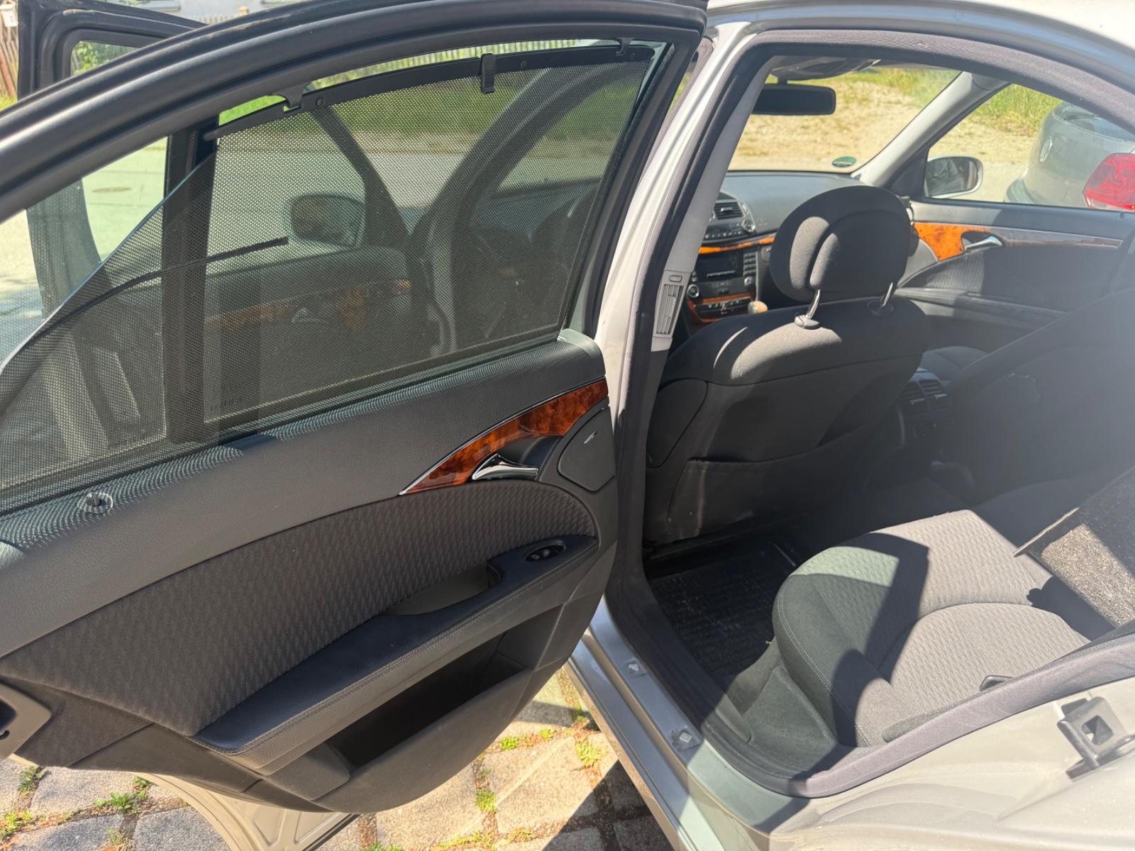 Mercedes-Benz E 220 CDI ELEGANCE-TEL-01704684029--