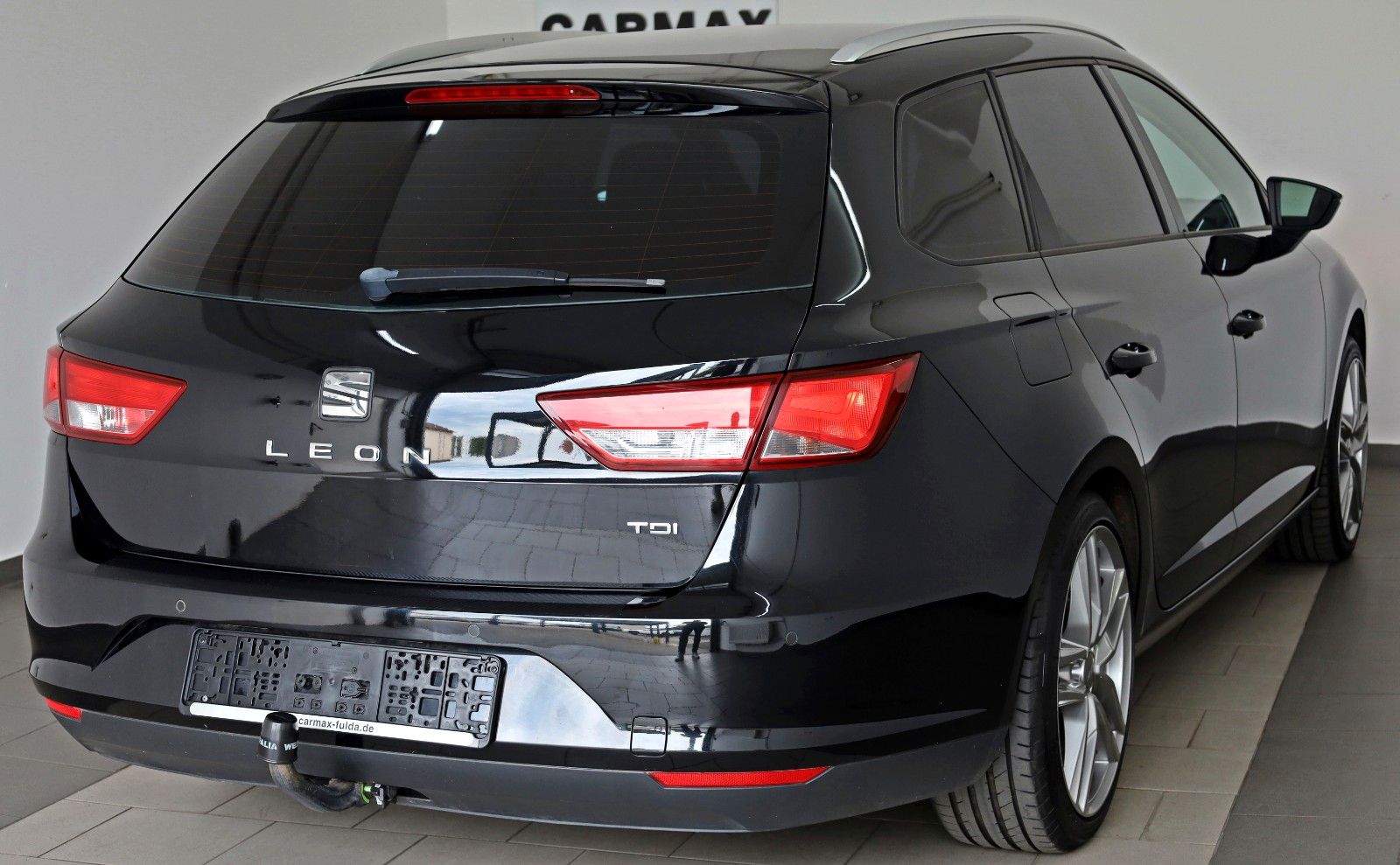 Fahrzeugabbildung SEAT Leon ST Style Navi,SH,PDC,AHK,8-fach bereift!