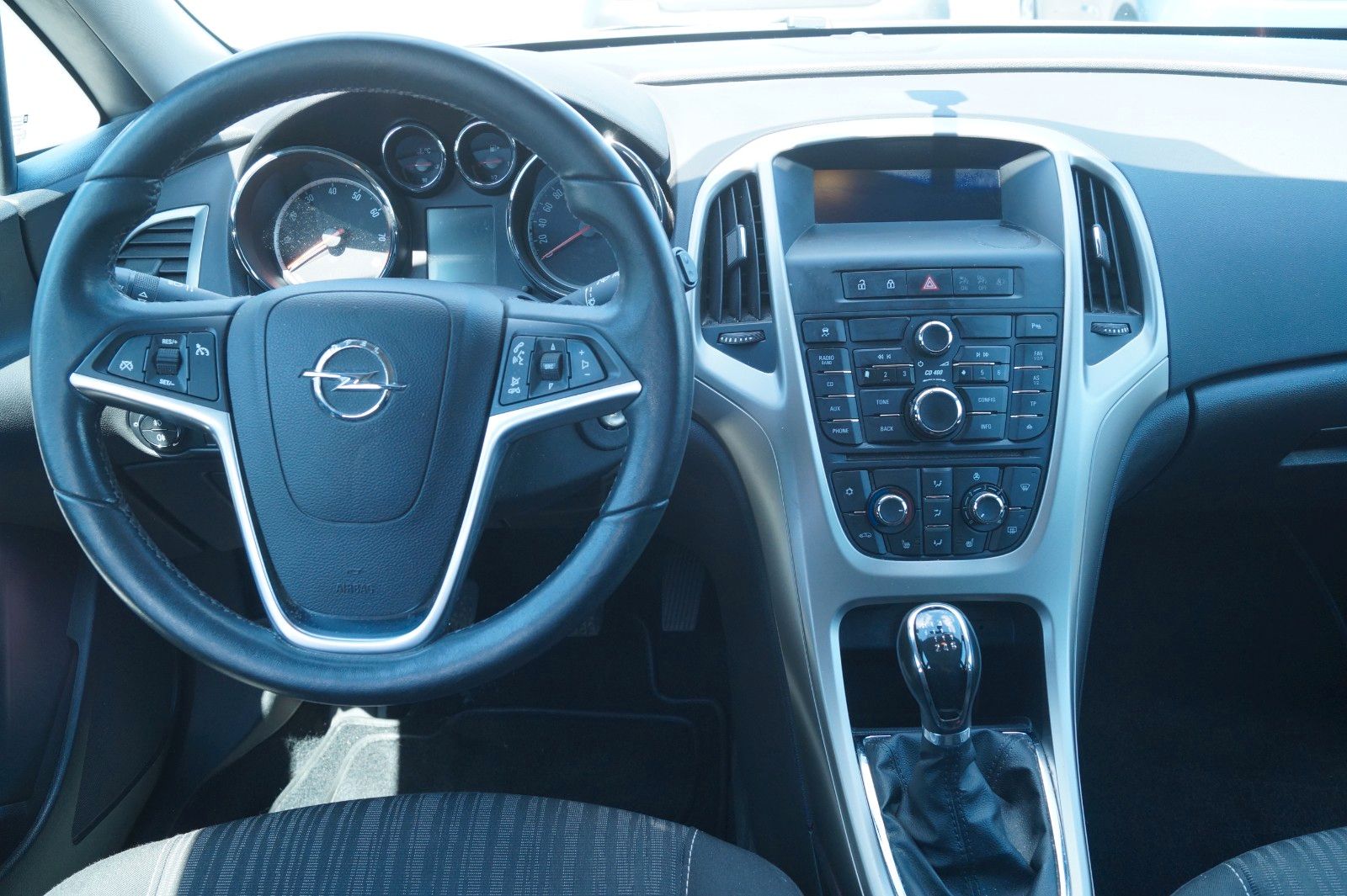 Fahrzeugabbildung Opel Astra J Sports Tourer Design Edition *1. Hand