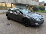 Opel Astra 1.6 Turbo Edition Scheckheft Navi PDC - Opel Astra aus 2010: 1.6