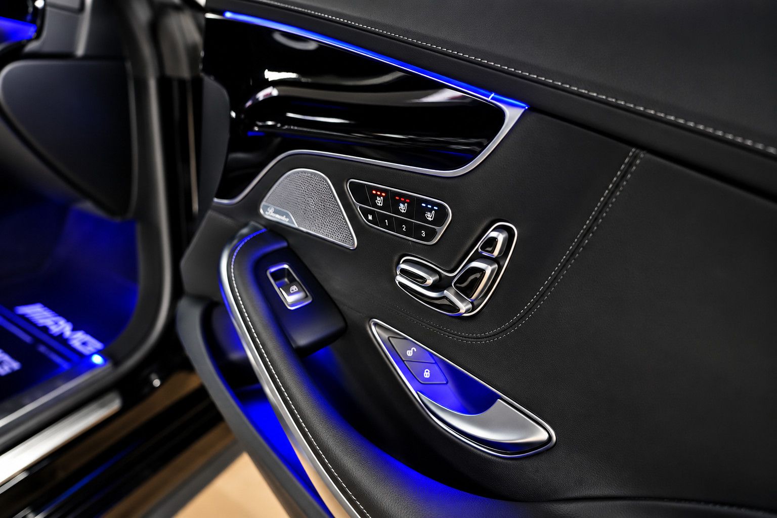 Fahrzeugabbildung Mercedes-Benz S S 63 AMG 4Matic *Pano*Designo*Ambiente*Carbon*