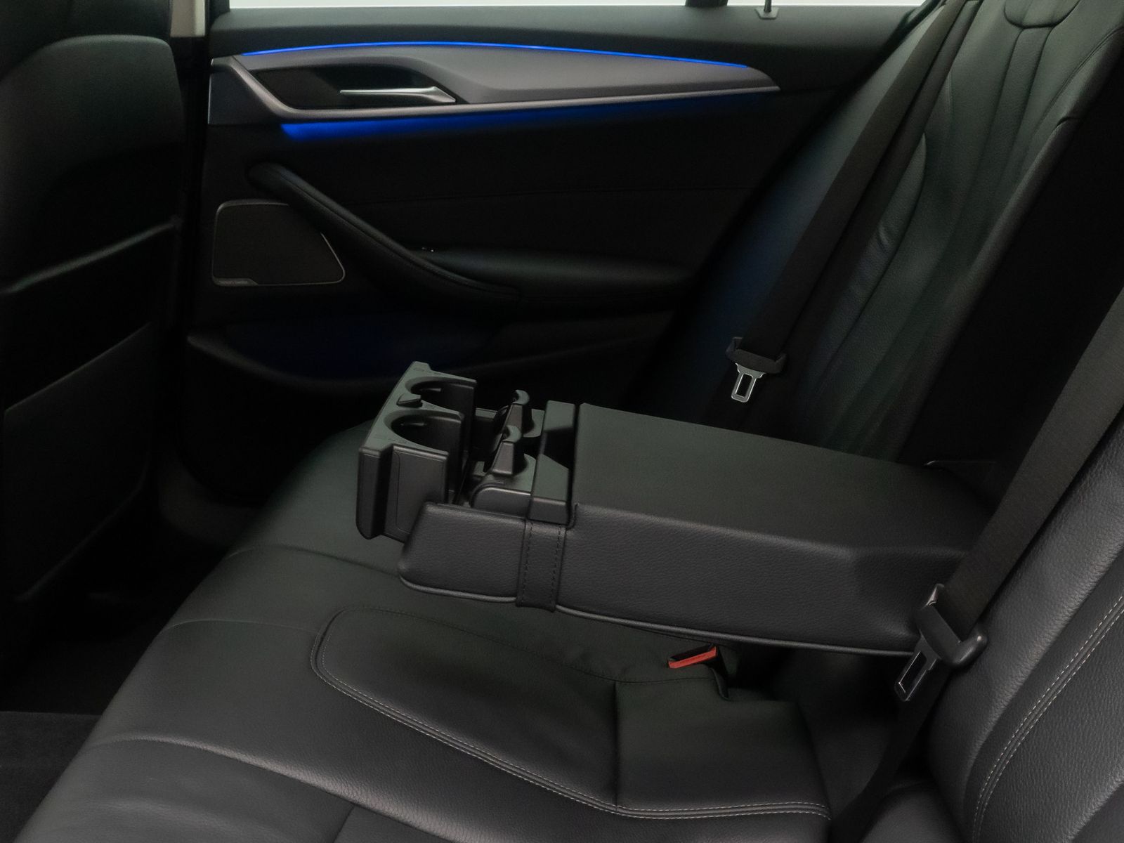 Fahrzeugabbildung BMW 520d DisplKey 4xKlima Laser HUD DAB Kamera AHK