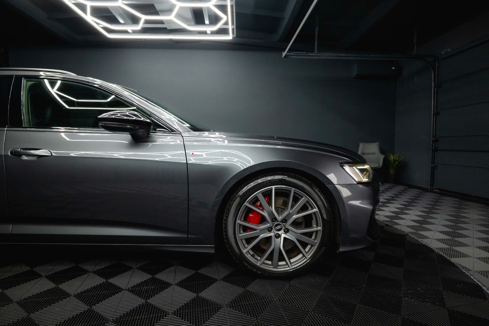 Fahrzeugabbildung Audi A6 Avant 55 TFSIe quattro S-Line Sport *LED*B&O*