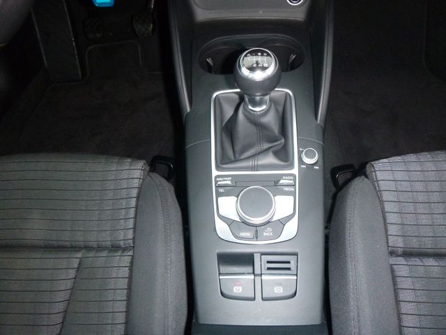 Fahrzeugabbildung Audi A3 1.5 TFSI Limousine sport> 41.875KM/AHK/NAV<