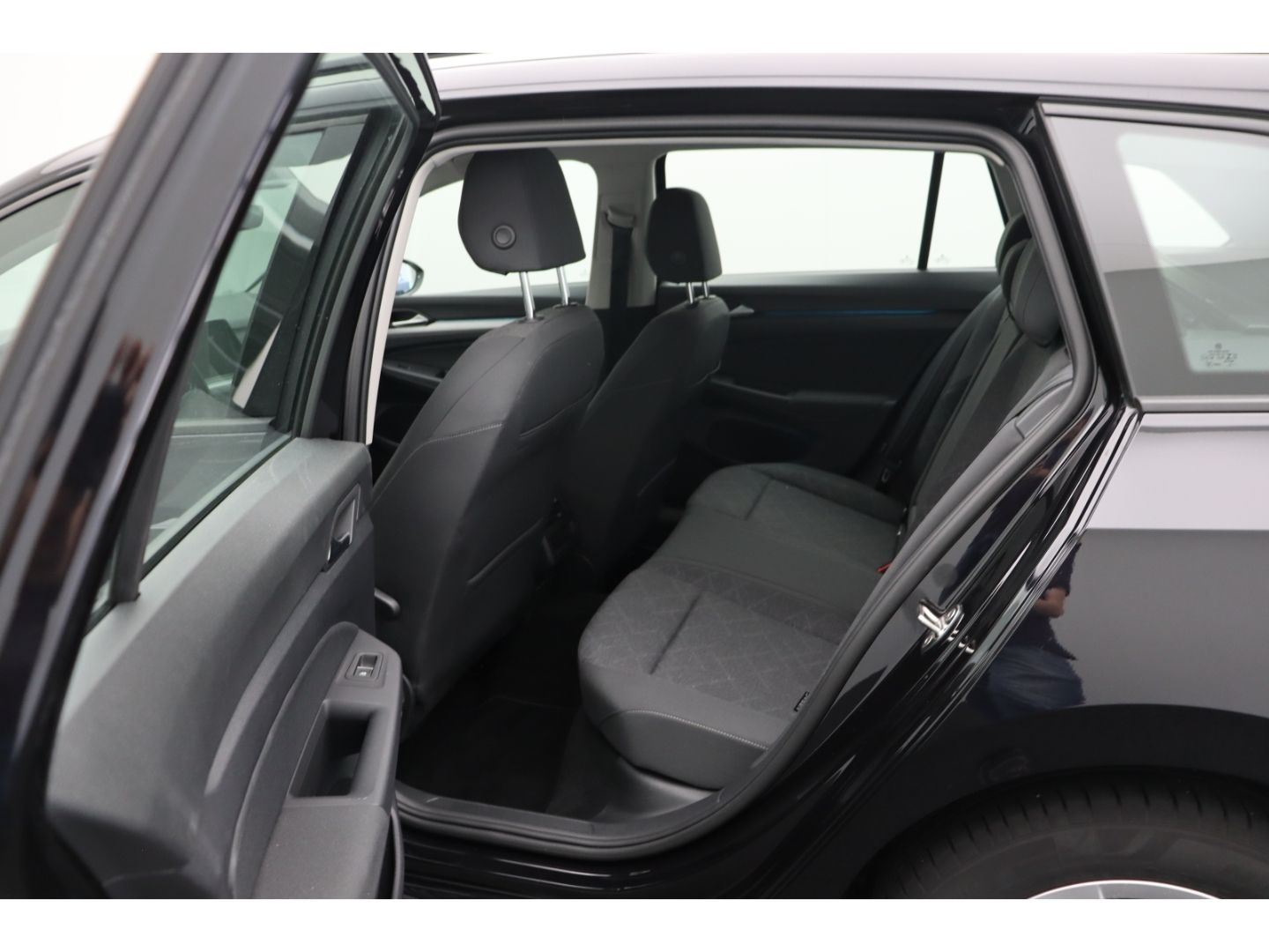 Fahrzeugabbildung Volkswagen Golf VIII Variant Life AHK SHZ ACC