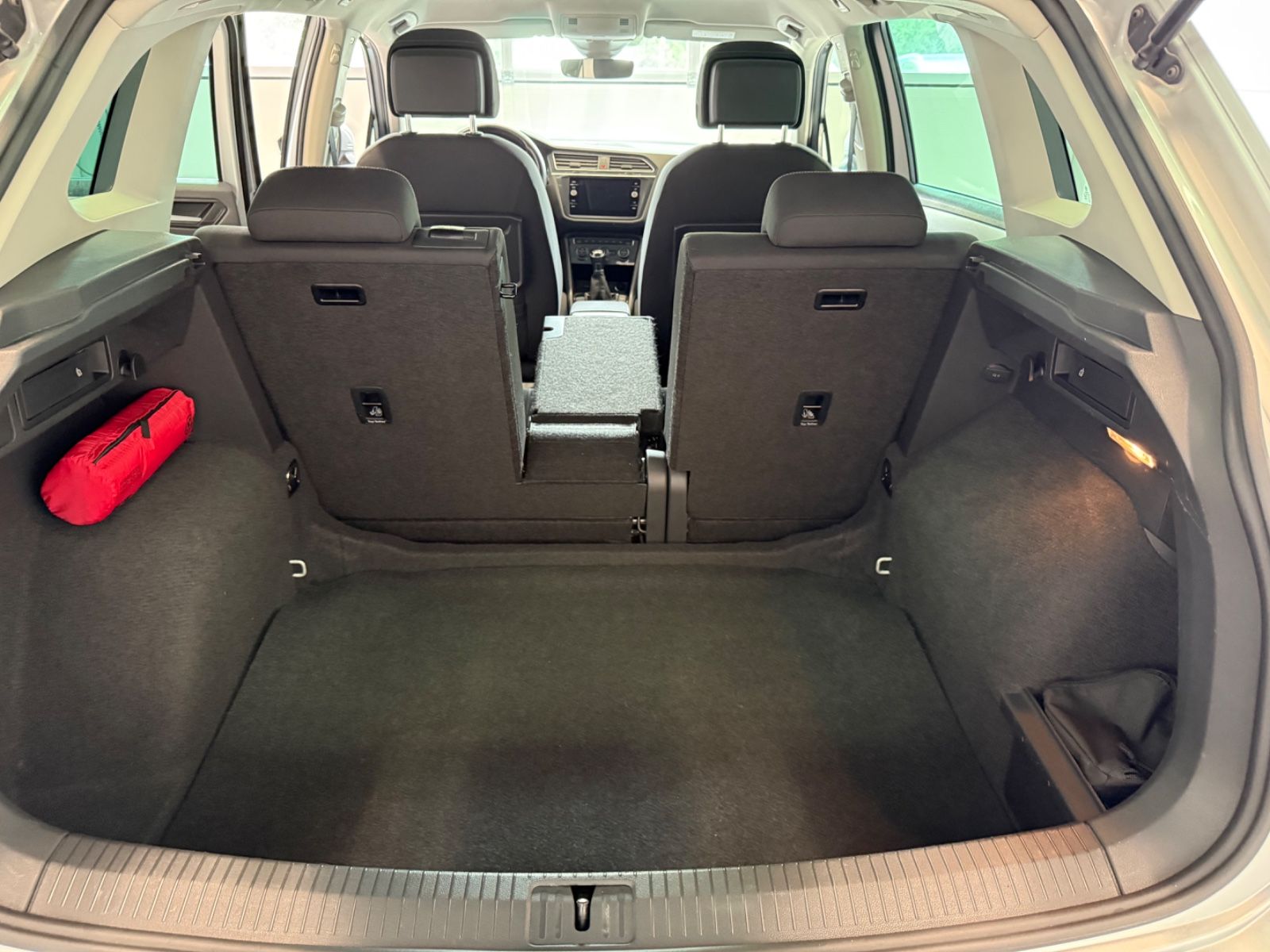 Fahrzeugabbildung Volkswagen Tiguan Comfortline Standheizung, Allwetterreifen