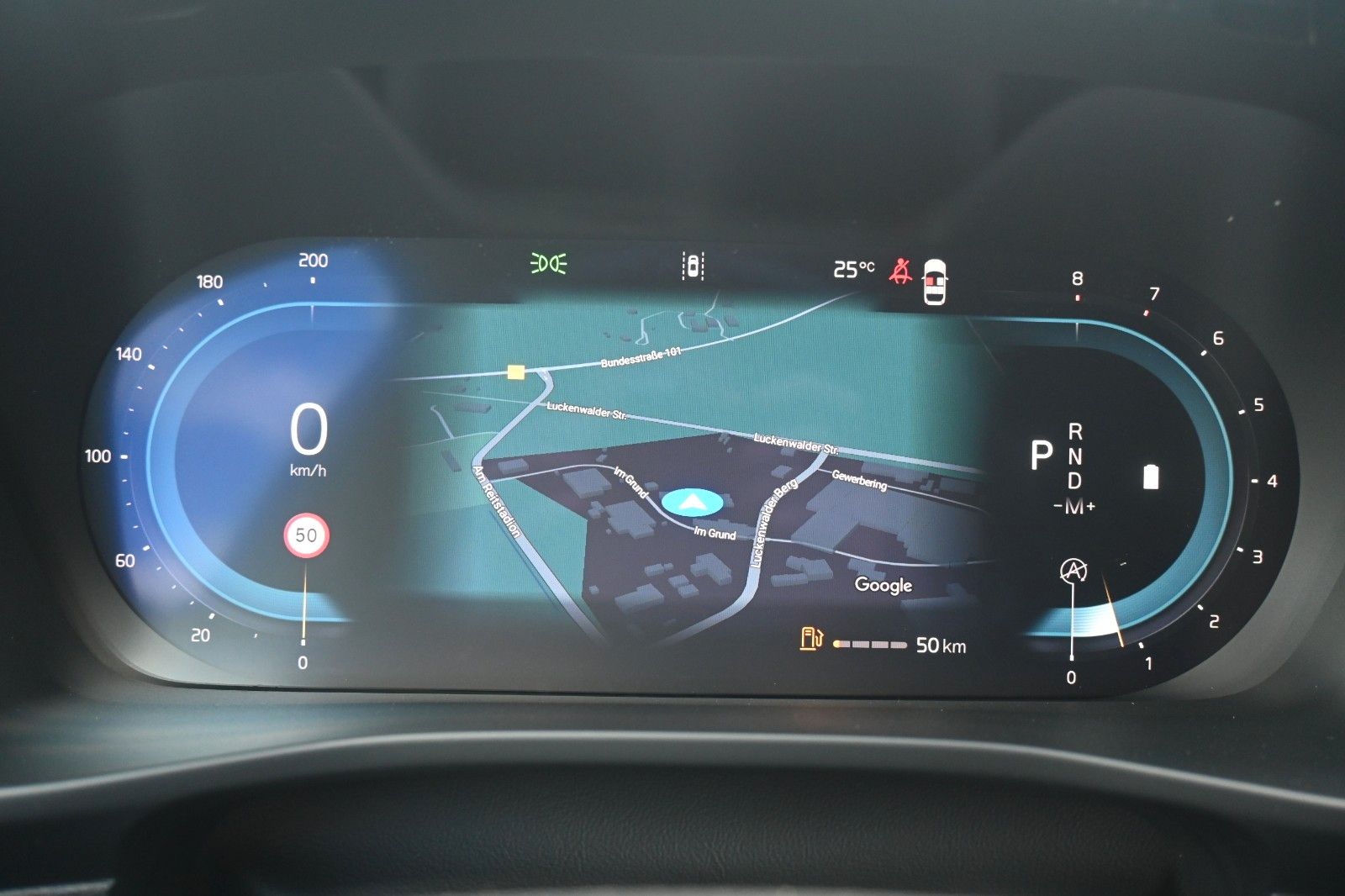 Fahrzeugabbildung Volvo XC40 B4 DKG Plus Dark*H&K*FSHZG*360°*ACC*AHK