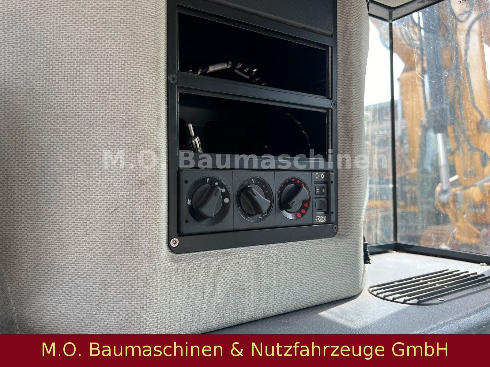 Fahrzeugabbildung Schmidt AEBI Schmidt Swingo 200 / Kehrmaschine /