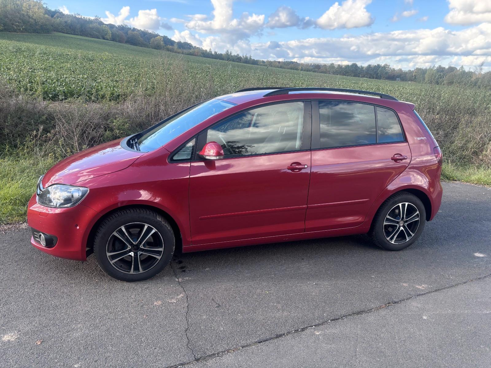 Volkswagen Golf Plus 2010 — салон