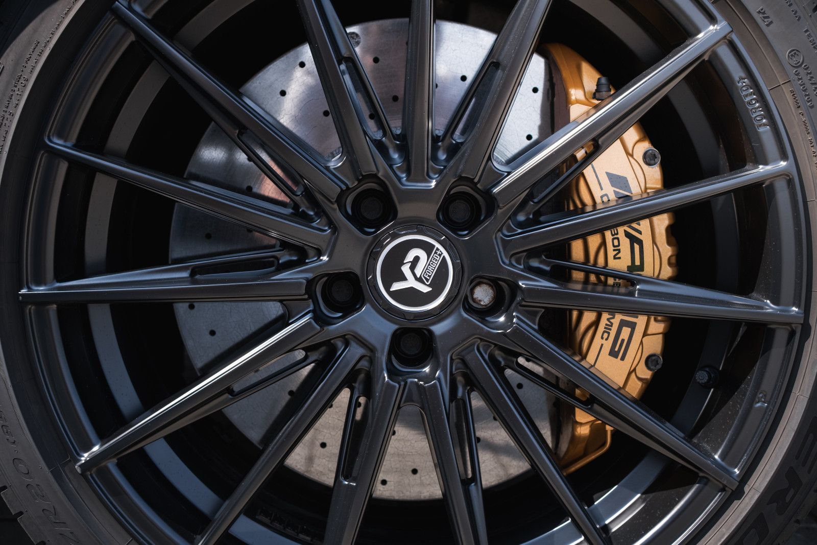 Fahrzeugabbildung Mercedes-Benz E 63 AMG S-Steuer -Dt.Auto-Keramik-Sonderfarbe