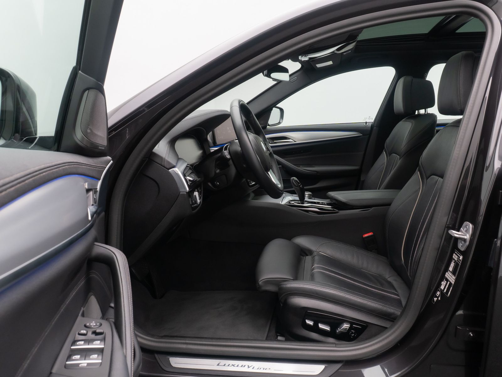 Fahrzeugabbildung BMW 540i xD LuxuryLine Panorama H/K DAB HUD Laser19"