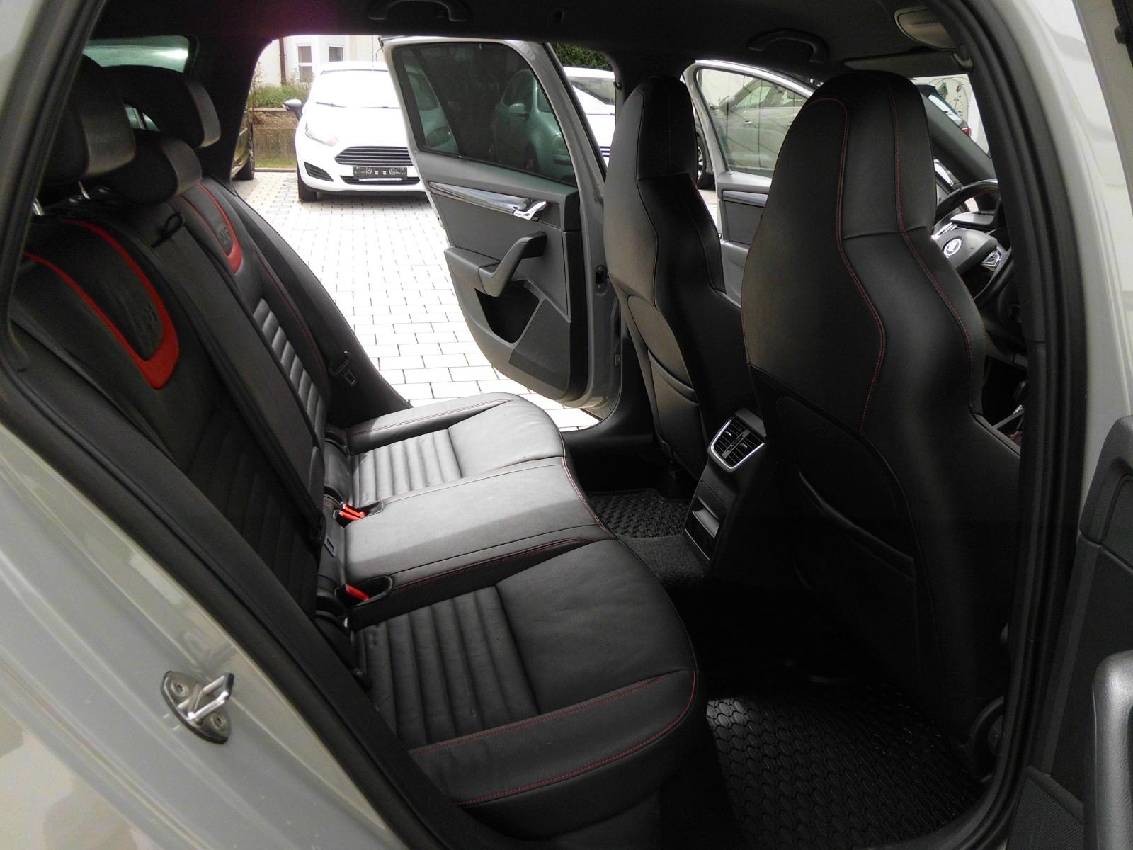 Skoda Octavia Combi RS 2.0 220ch - 2 ème main - Carnet entretien - Pneus été - Régulateur de vitesse - Navi