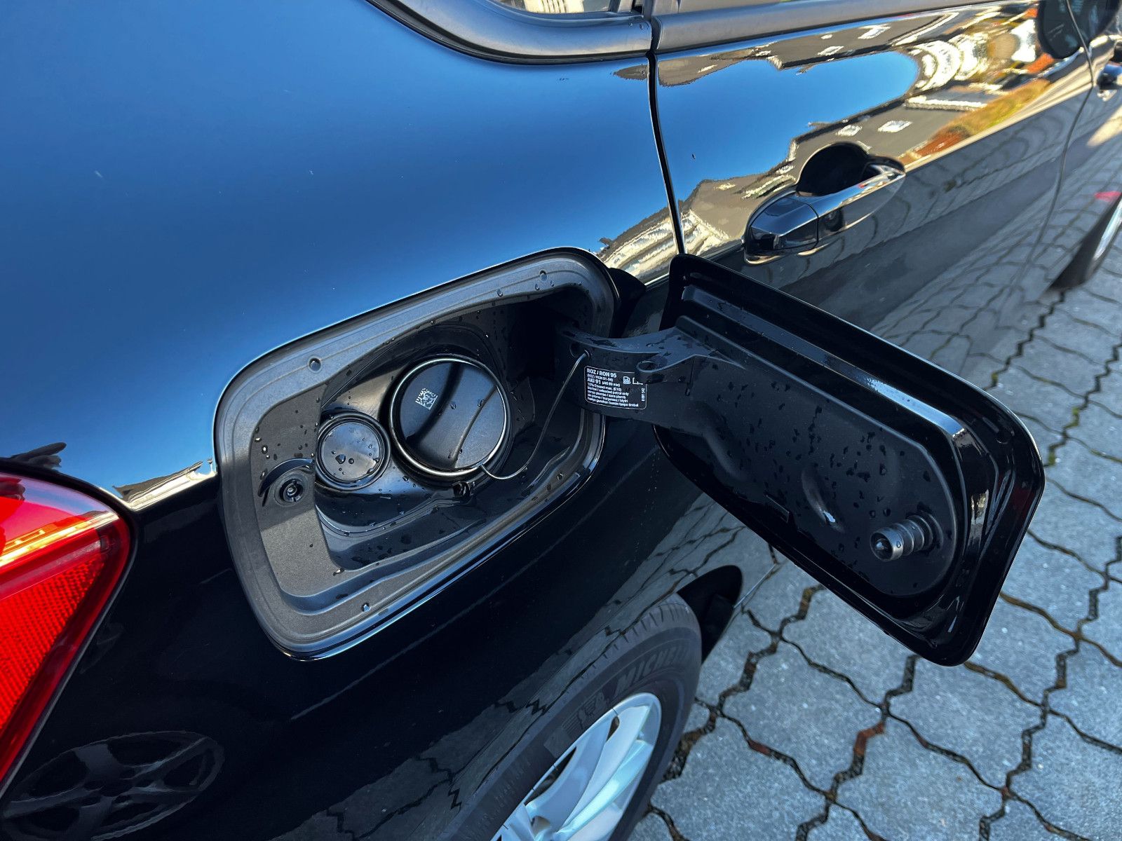 Fahrzeugabbildung BMW 218i Active Tourer PDC SHZ LM UVM