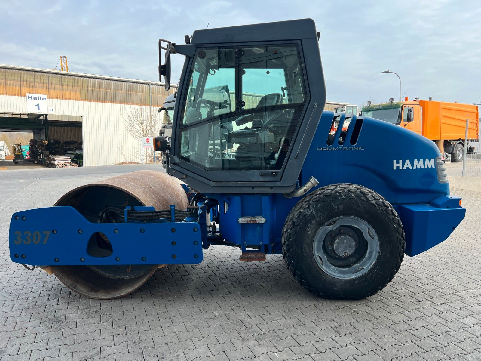 Fahrzeugabbildung Hamm 3307 HT / Walzenzug / 4.958h / 2001